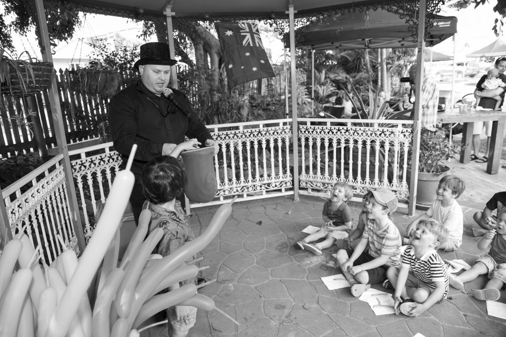 Magician and Childrens Entertainer Pete Booth00027