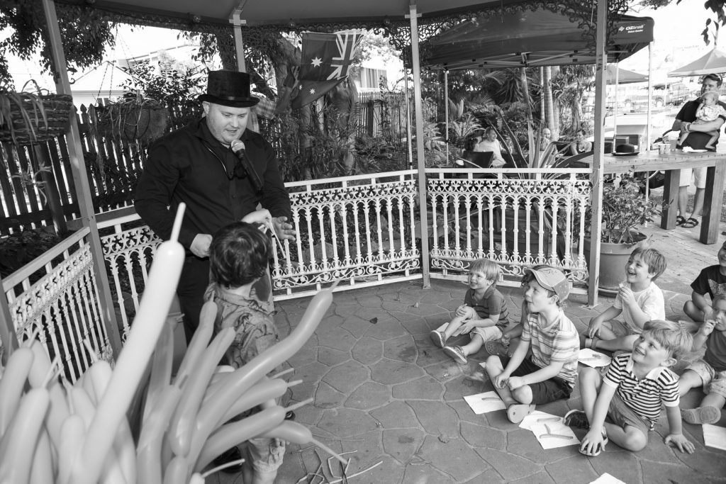 Magician and Childrens Entertainer Pete Booth00028